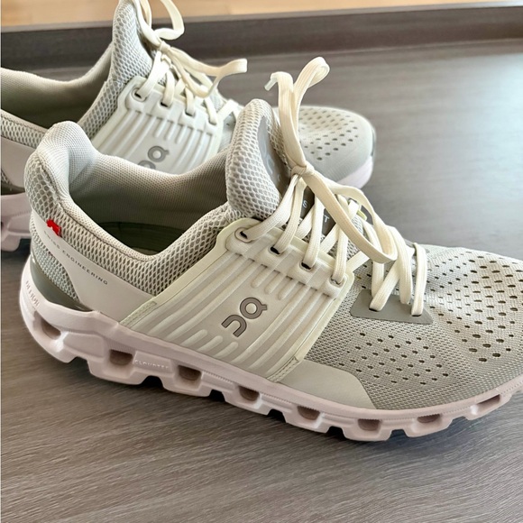 On Running Cloudswift Women's Grey and White Sneakers - Picture 3 of 6